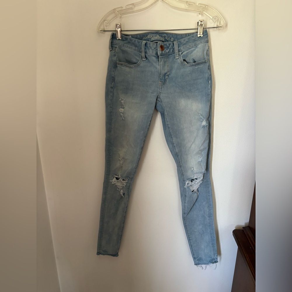 American Eagle Super Super Stretch Jegging Size 2 Long Light Blue Distressed